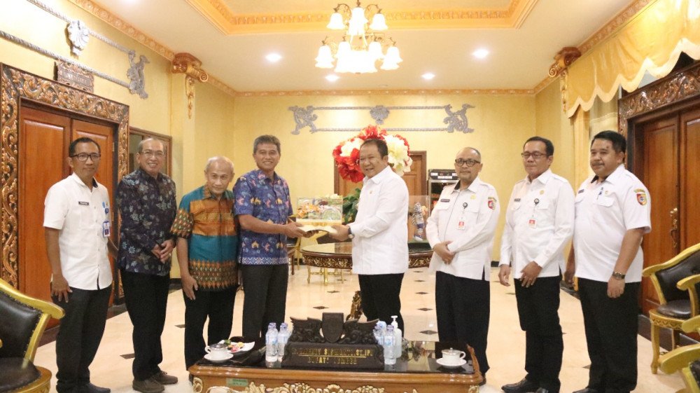 Bupati Jember Audiensi dengan Tim Visitasi Lapangan Petugas Operasi dan Pemeliharaan Jaringan Irigasi Teladan Jawa Timur