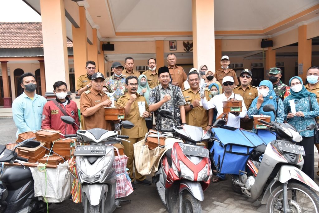 UMKM Dibidang Makanan Sidoarjo, Sukseskan Program Makan Gratis Ratusan Lansia