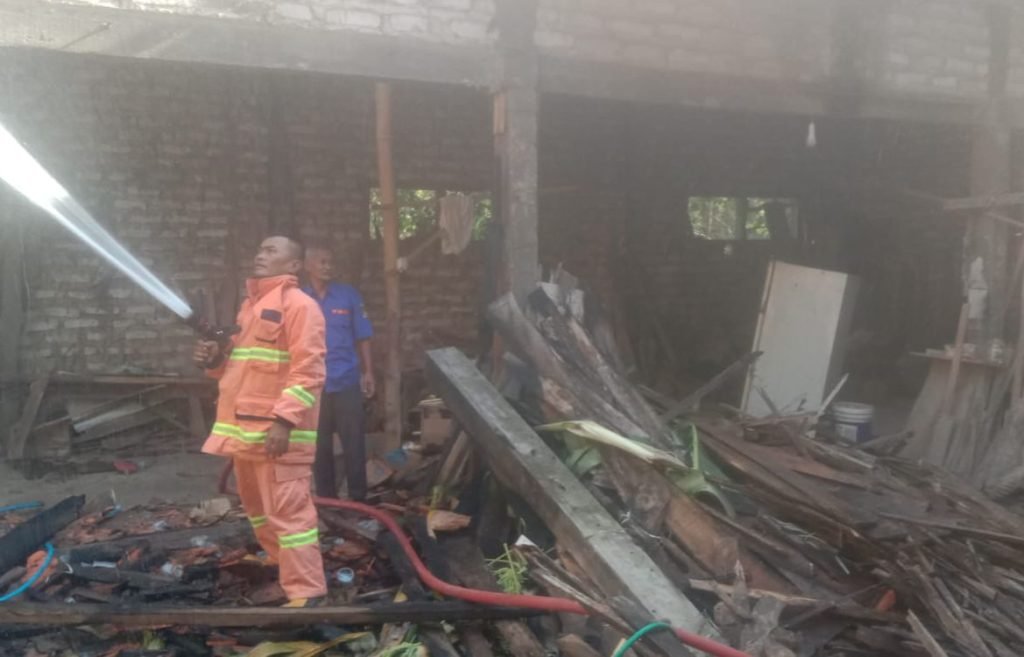 Si Jago Merah Lalap Dapur di Sumenep