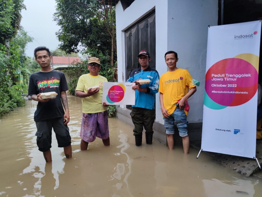 IOH Serahkan Bantuan Kemanusiaan untuk Masyarakat Terdampak Banjir dan Tanah Longsor di Trenggalek