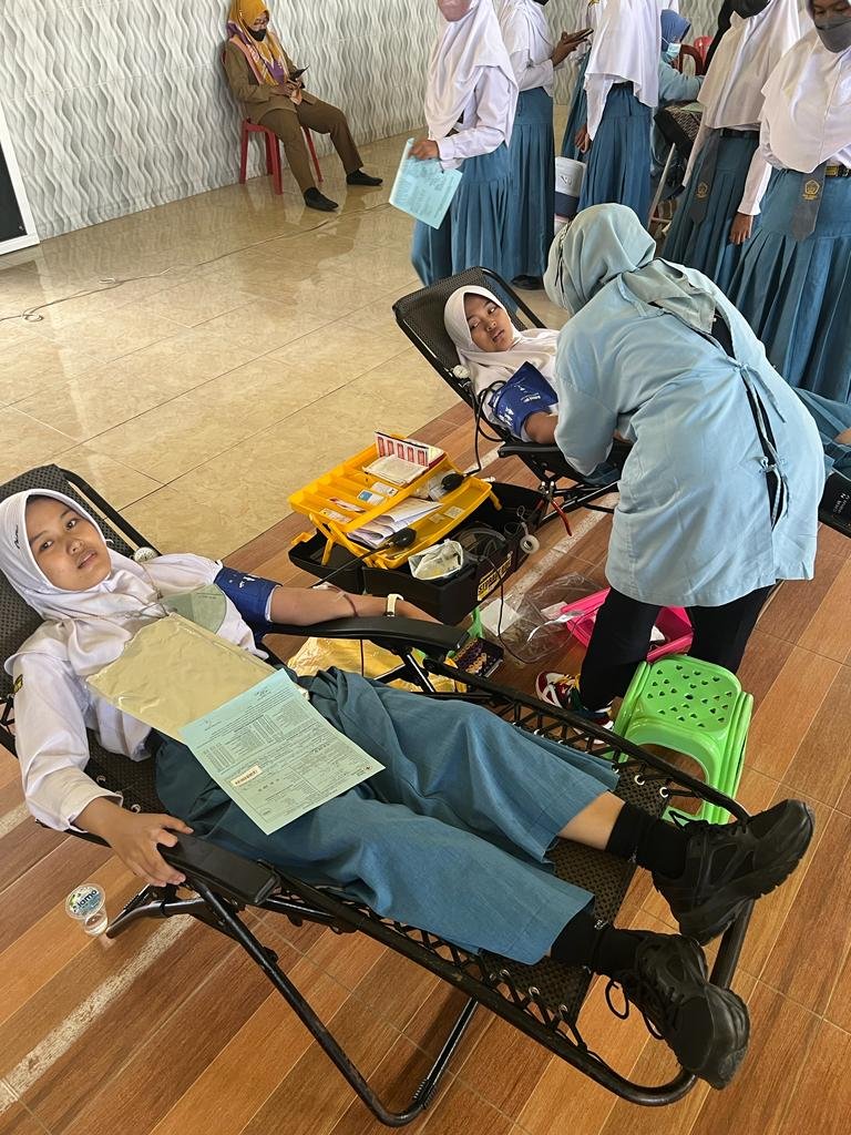 PMR SMA Negeri Ambulu Jember Gelar Donor Darah