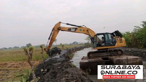 Pengerukan Sungai Antisipasi Banjir, Gus Muhdlor Minta Masyarakat Tertib Membuang Sampah