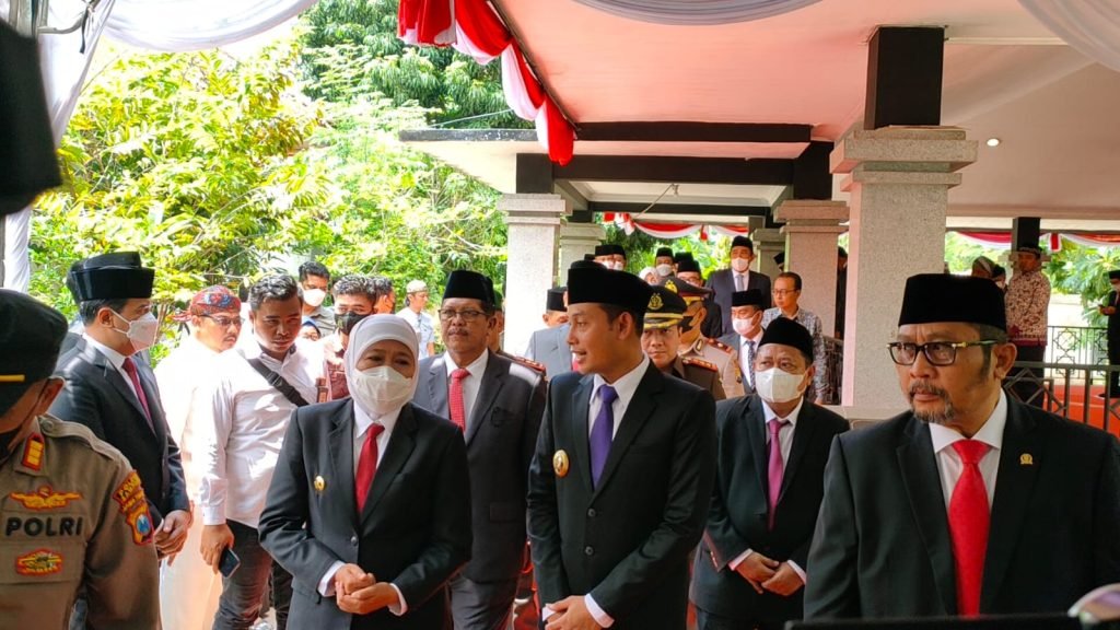 HUT Pemprov Jatim Ke-77, Gubernur Jatim Khofifah Kunjungi Makam Raden Panji Di Kabupaten Sampang
