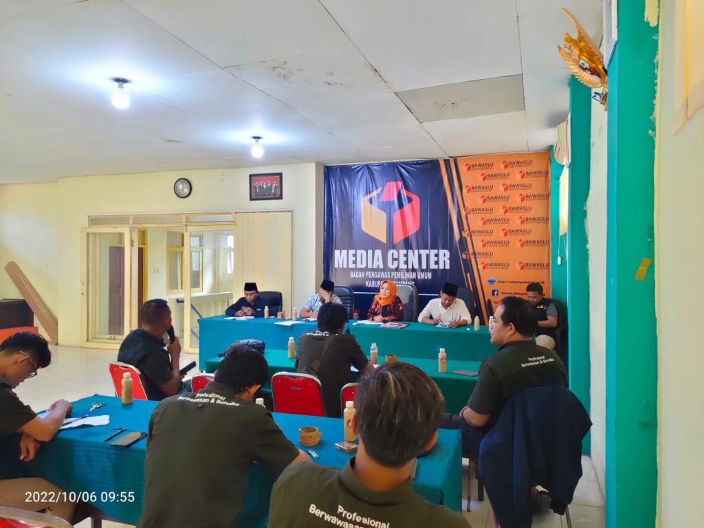 Berbanding Terbalik Dengan KPU, Bawaslu Sampang Sambut Hangat Audiensi PWI