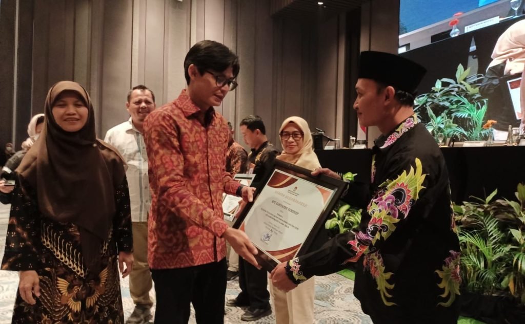 KPU Sumenep Dapat Penghargaan Terbaik Ke-Dua Pelaporan DPB