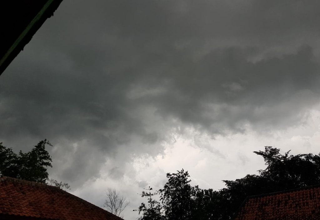 Cuaca Ekstrem Diperkirakan Akan Berlangsung Selama Tiga Hari Kedepan, BPBD Bangkalan Imbau Masyaraka Tetap Waspada