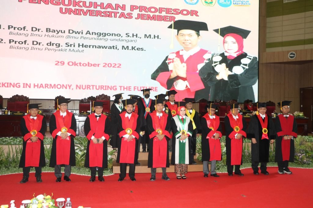 Universitas Jember Kukuhkan Dua Guru Besar Baru: Guru Besar Ilmu Perundang-Undangan termuda Se-Indonesia, dan Guru Besar Ilmu Penyakit Mulut