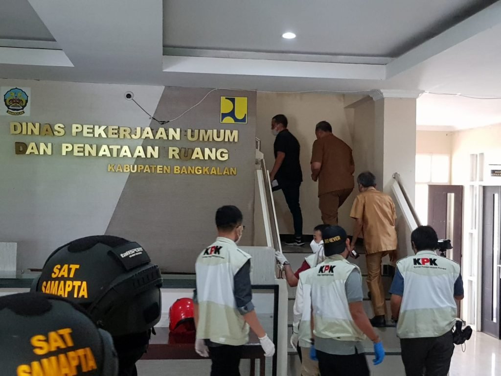 Enam Orang Ditetapkan Sebagai Tersangka oleh KPK, Salah Satunya Bupati Ra Latif, Diduga Terjerat Kasus Suap Lelang Jabatan