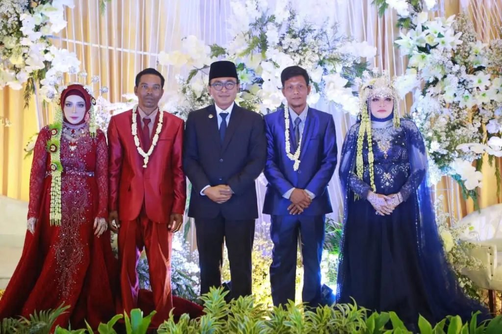 Mantap, Bupati Pamekasan Fasilitasi Pengantin Massal Di Pendopo Ronggosukowati
