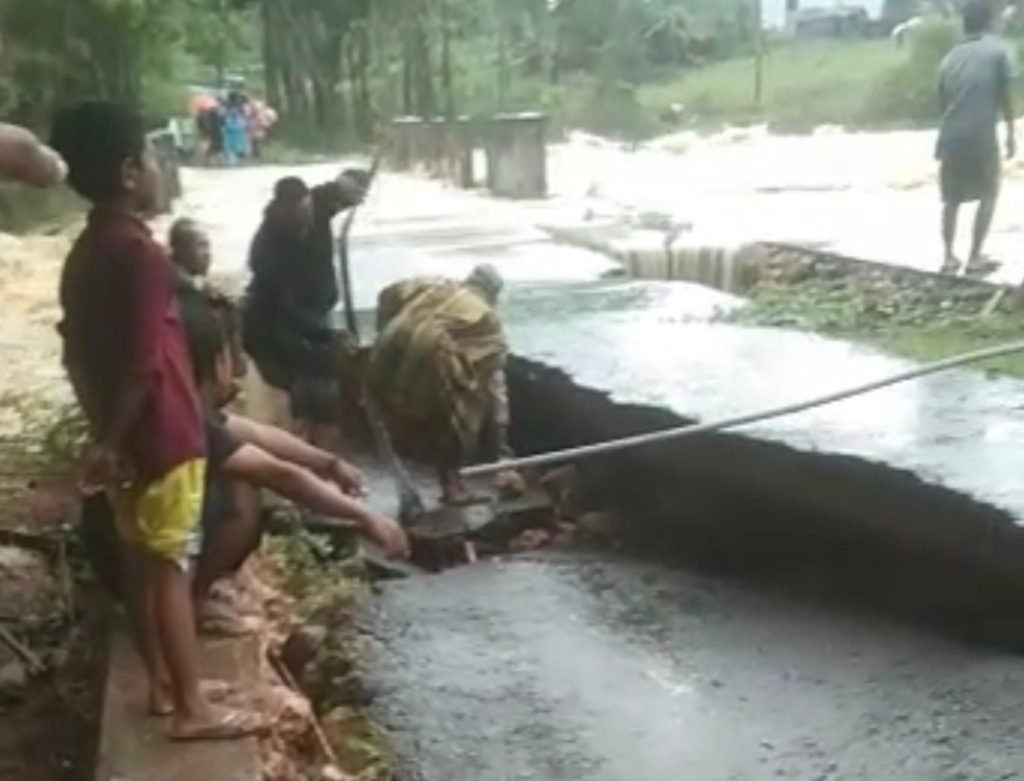 Hujan Deras Disertai Angin Kencang, Beberapa Fasilitas di Wilayah Kecamatan Pasongsongan Rusak