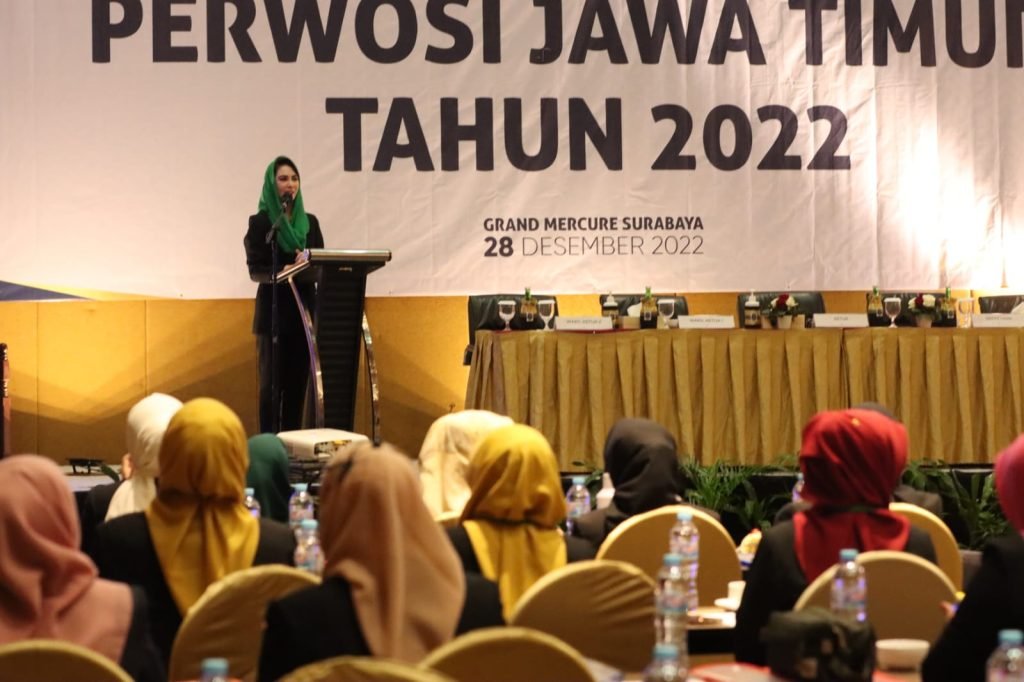 Arumi Bachsin Jabat Kembali Ketua PERWOSI Jatim 2022-2026