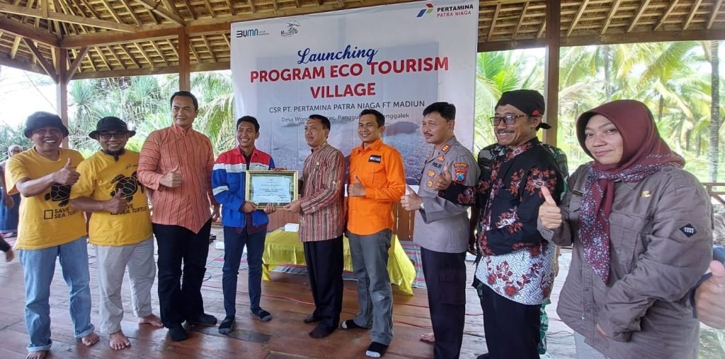 Program Konservasi Penyu Eco Tourism Village dan Aplikasi Games Fantastic Turtle Pertamina Raih Penghargaan dari Pemkab Trenggalek