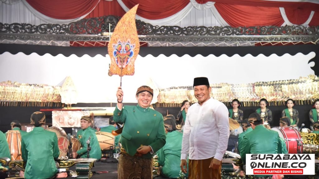 Pagelaran Wayang Kulit Lakon Pandowo Krido Dalang Ki Cahyo Kuntadi Meriahkan Peringatan Hari Jadi Sidoarjo ke 164