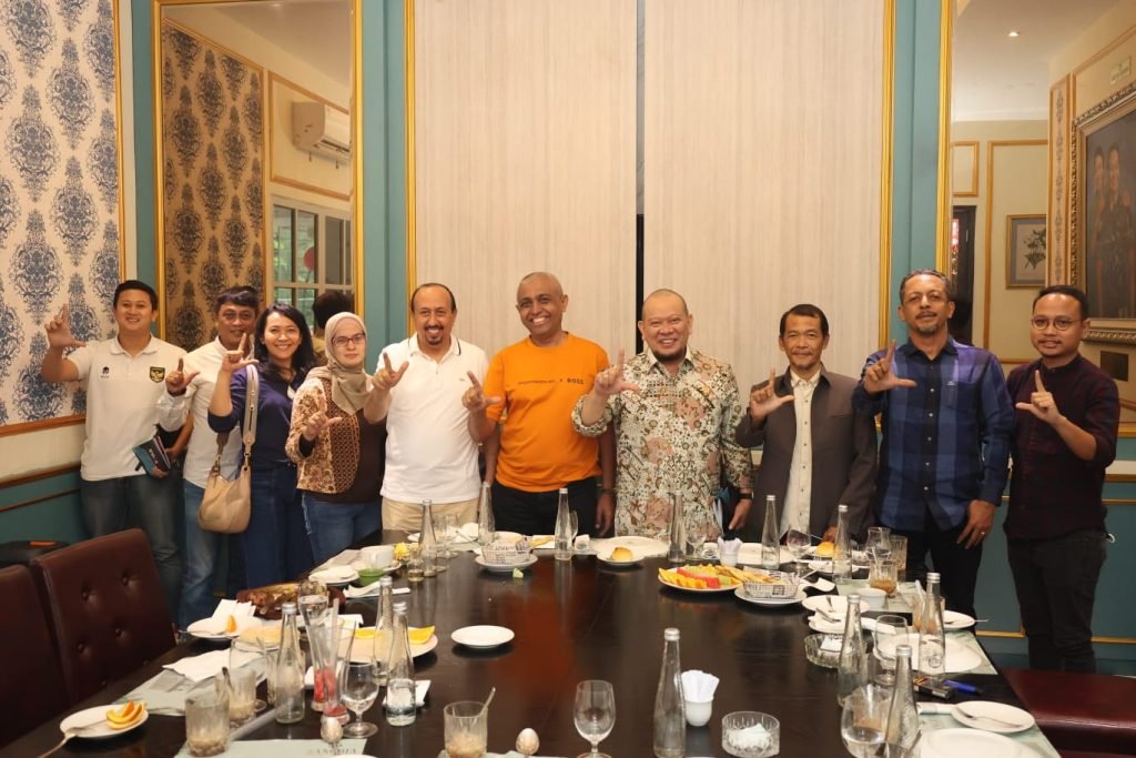 LaNyalla Ingin Industri Sepak Bola Indonesia Tumbuh Berkembang dan Diisi Anak Negeri