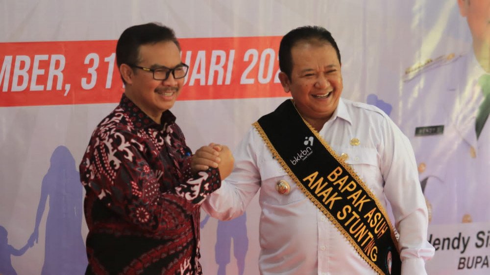 Bupati Hendy Dinobatkan sebagai Bapak Asuh Anak Stunting oleh Kepala BKKBN RI