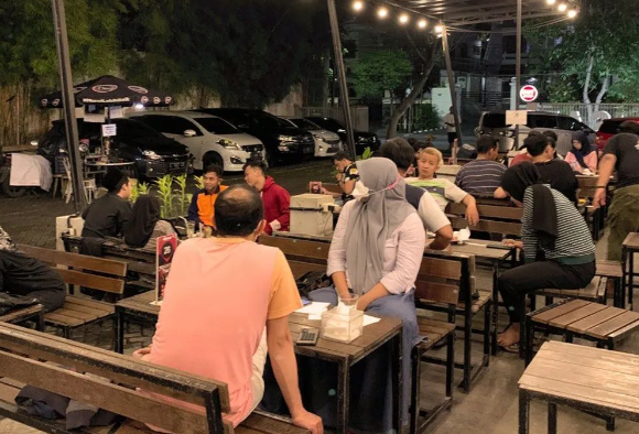 Kafe di Surabaya Diminta Sediakan Lahan untuk Pelaku UMKM