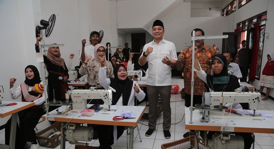 Resmikan Koperasi di Ngagel Tirtosari, Wali Kota Eri Cahyadi Ajak Anak Muda Sekitar Tambah Penghasilan