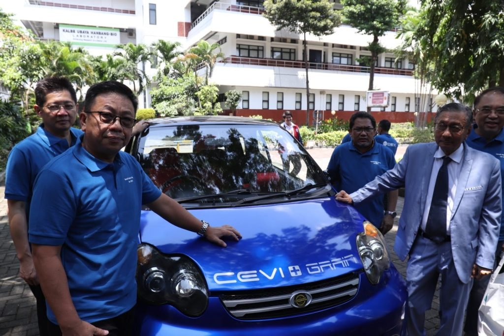 Fakultas Teknik Ubaya Luncurkan Mobil Listrik CEVI C1