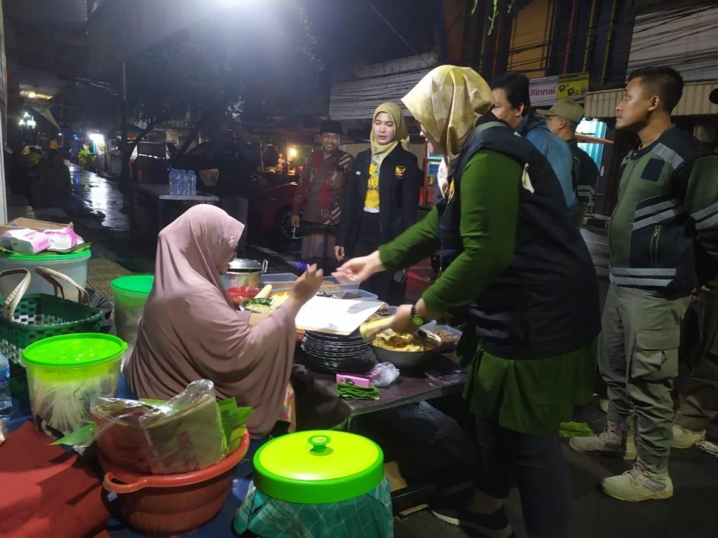 Pemkot Kediri Bina Pedagang Nasi Pecel Jalan Dhoho