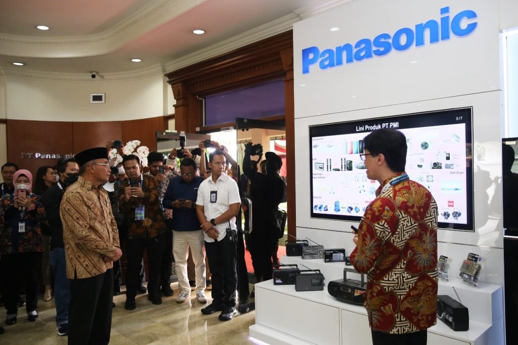 Menko Muhadjir Merayu Sejumlah Pabrik untuk Tidak Melakukan PHK