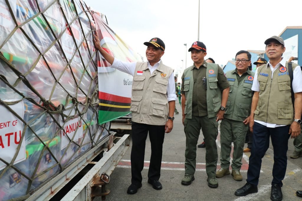 Tindaklanjuti Arahan Presiden, Menko PMK Muhadjir Effendy Kirim Paket Bantuan Ke Vanuatu
