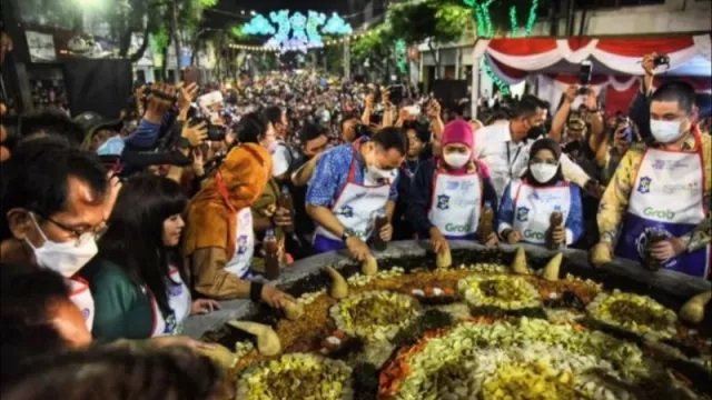 Festival Rujak Uleg Surabaya Libatkan 65 UMKM