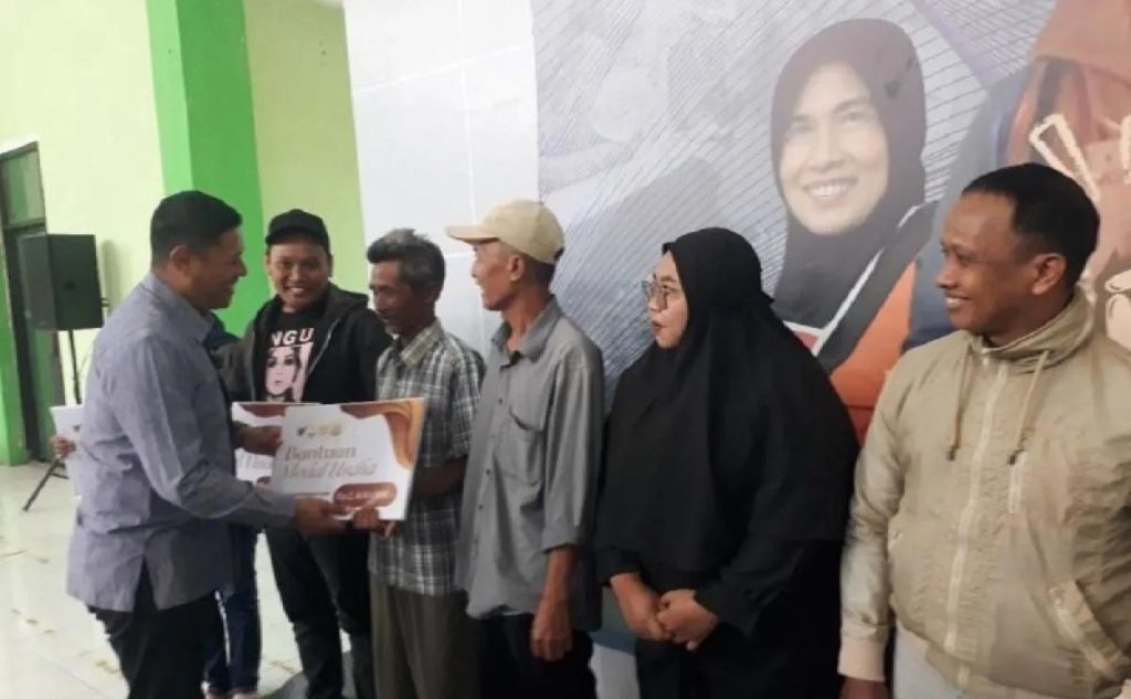 Salurkan Bantuan Modal Usaha untuk 734 Penerima