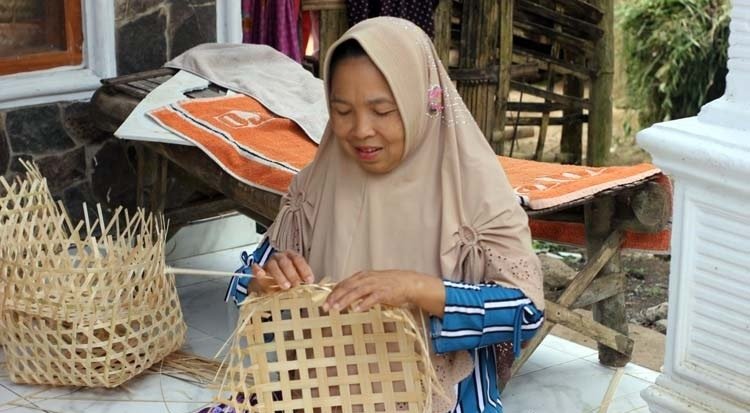 Produk Tas Kerajinan UMKM Bambu Mulai Diincar