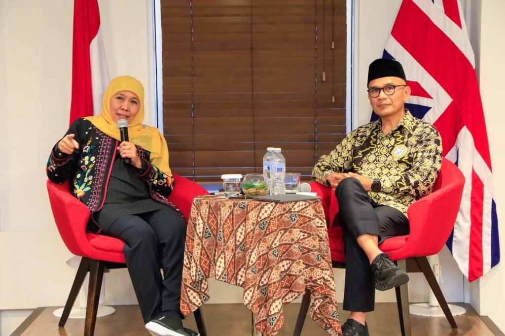 Gubernur Khofifah Ajak Seluruh Alumni Unair Bersatu Bangun Koneksi yang Kuat