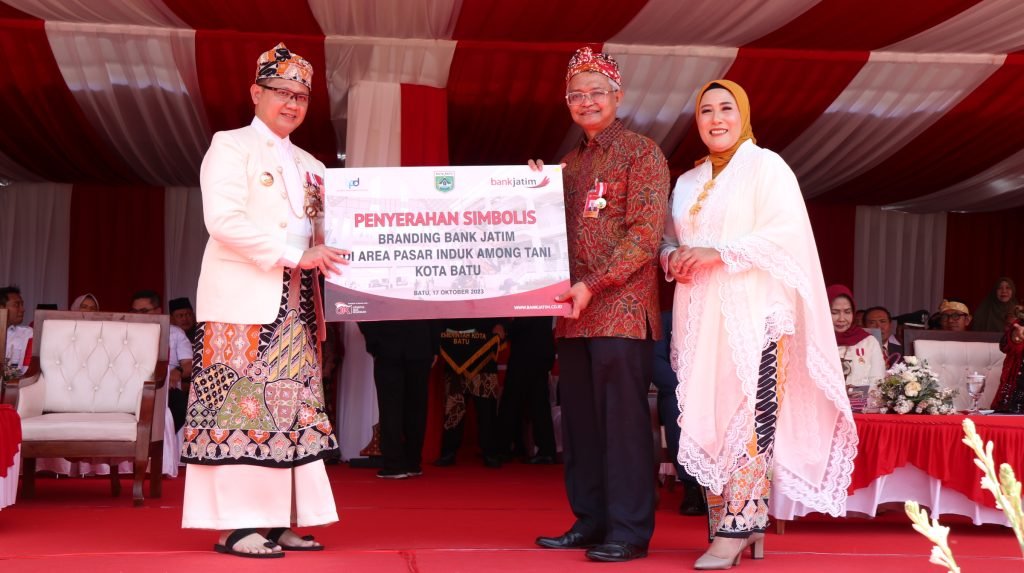 Bank Jatim Serahkan CSR dan Branding Pasar Induk Among Tani di HUT ke-22 Kota Batu