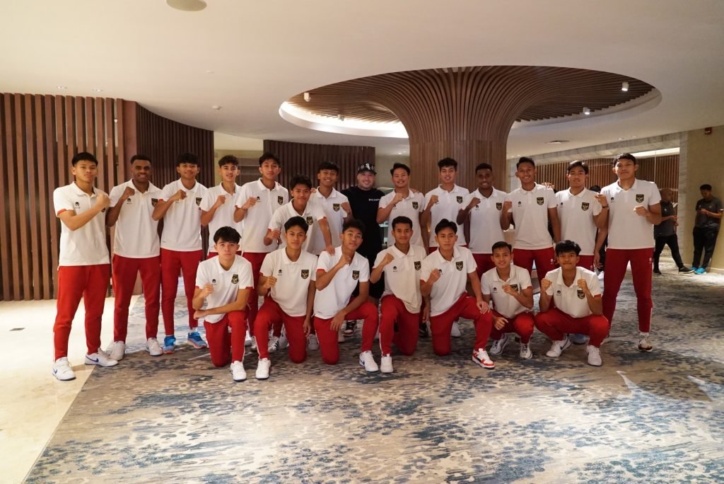 Radja Nainggolan Datangi Timnas U-17, Berikan Motivasi
