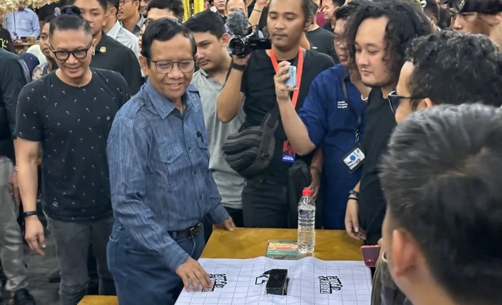 Mahfud MD Dapat Keluhan Sertifikasi Halal UMKM Mahasiswa