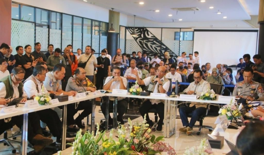 Menko PMK Muhadjir Bersama Menhub Lakukan Inspeksi Mendadak di Pelabuhan Merak