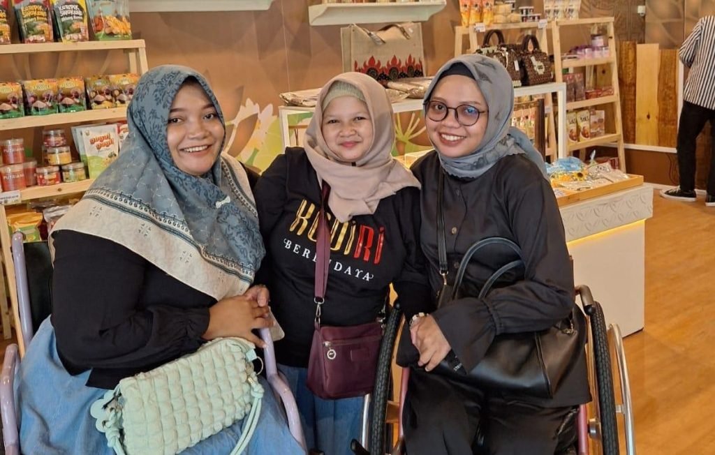 Produk Oleh-Oleh Milik Dikta Isi Galeri UMKM Bandara Dhoho Kediri.