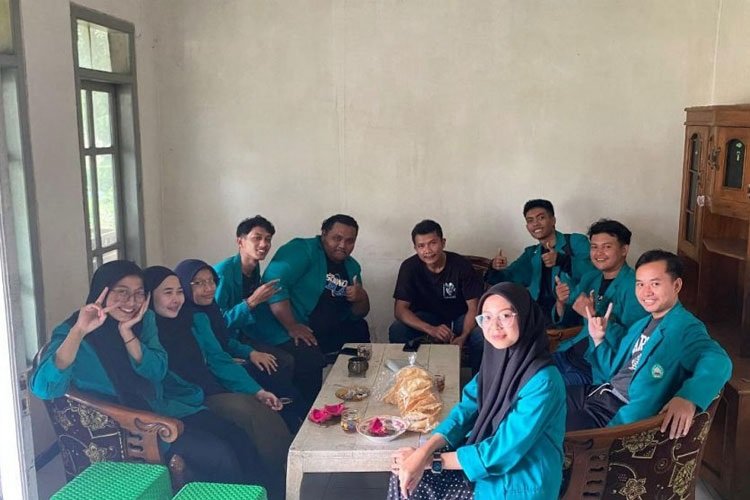 UMKM di Dusun Pohkecik Malang Dapat Pendampingan Keuangan
