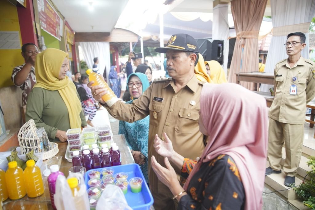 Wali Kota Madiun Buka Bazar Takjil Lapak UMKM
