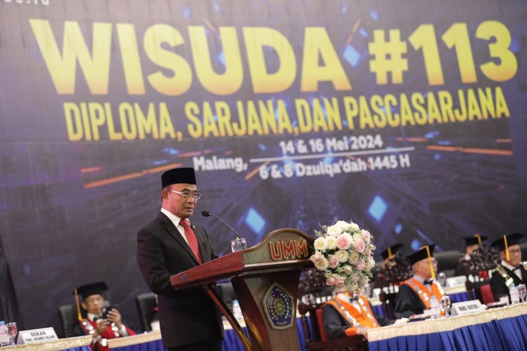 Menko PMK Muhadjir Minta Lulusan UMM Segera Mencari Kesibukan Baru