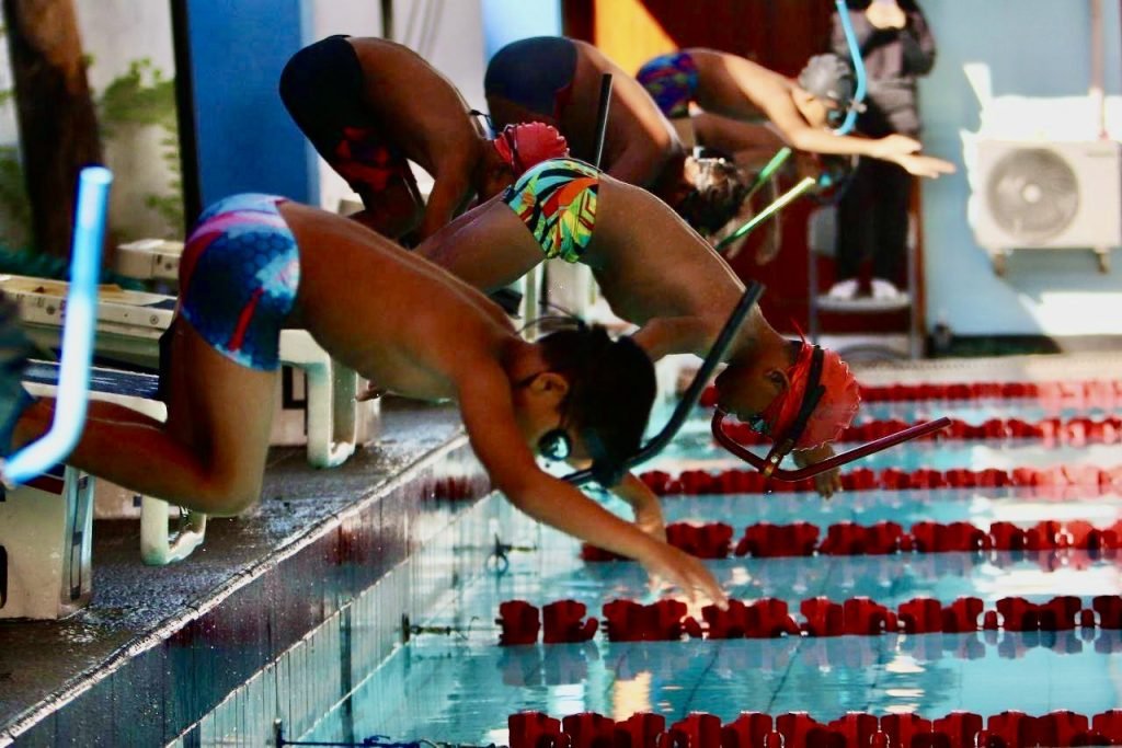 Peselam Surabaya Juara Umum Kejurda Finswimming