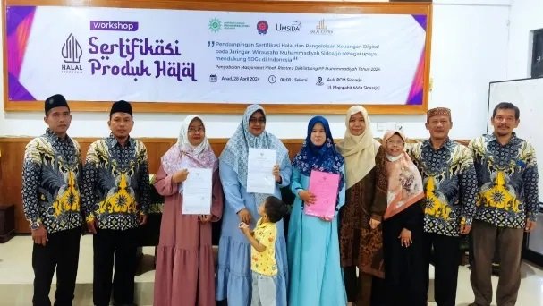 Umsida dan PCM Sidoarjo Serahkan NIB untuk 10 UMKM