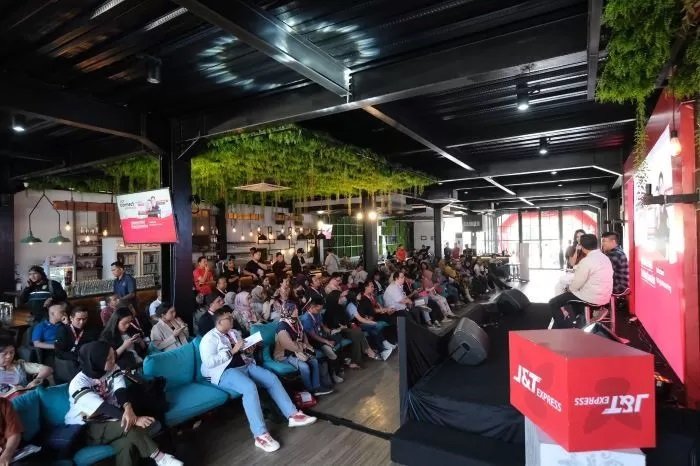 J&T Express Ajak UMKM Surabaya Belajar Digital Marketing