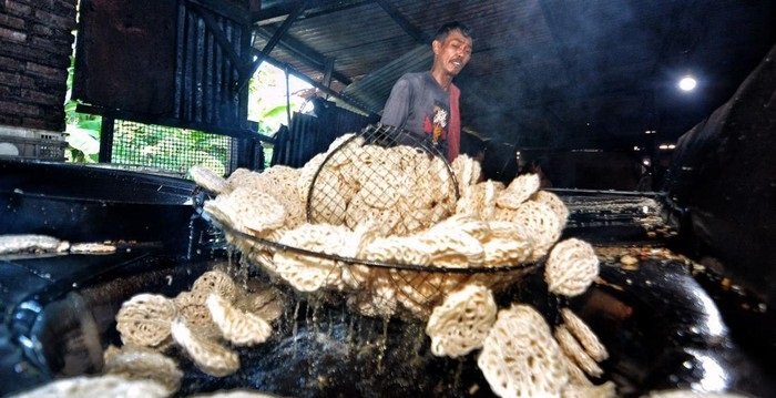 UMKM Kerupuk Ini Bertahan Sejak 1986 hingga Kini
