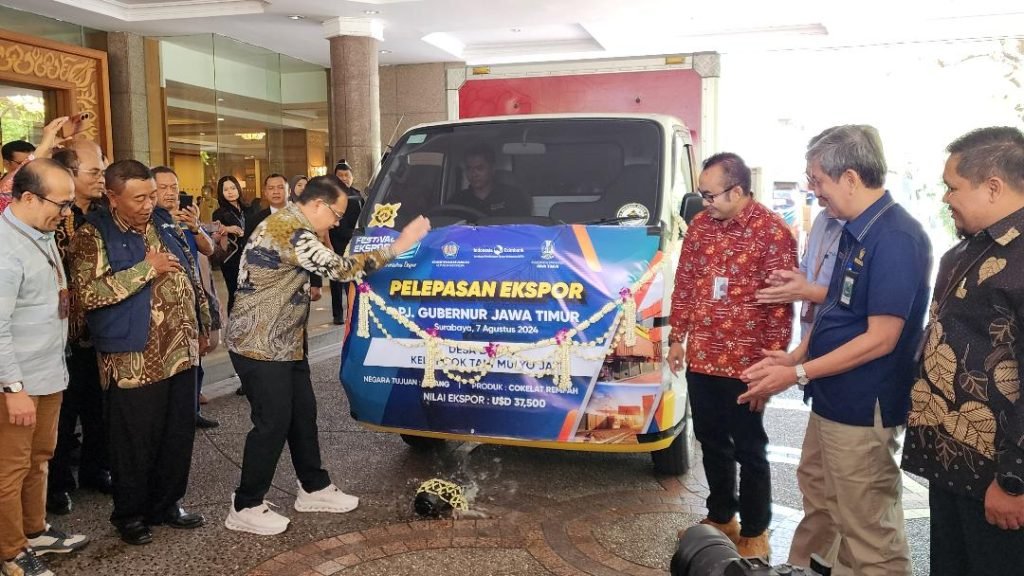 Pj Gubernur Jatim Lepas Produk Unggulan ke 4 Negara