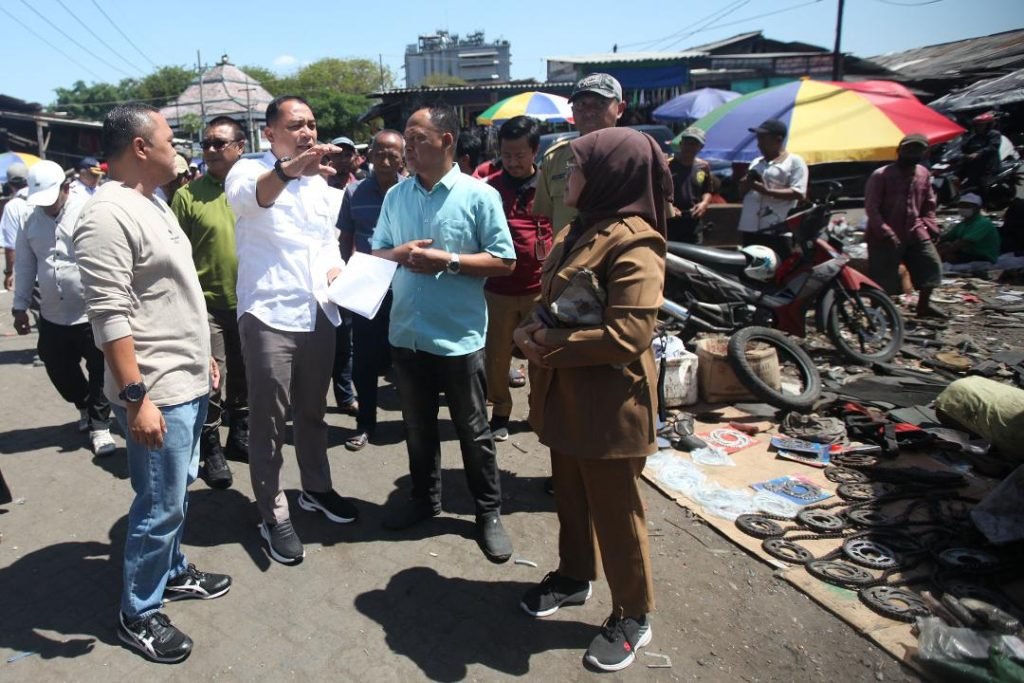 Pemkot Surabaya akan Tata Pasar Loak Dupak