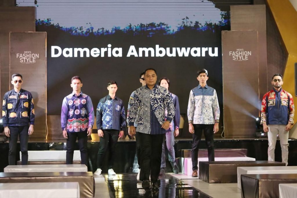 Wali Kota Surabaya Ikut Fashion Show UMKM di MFSR 2024