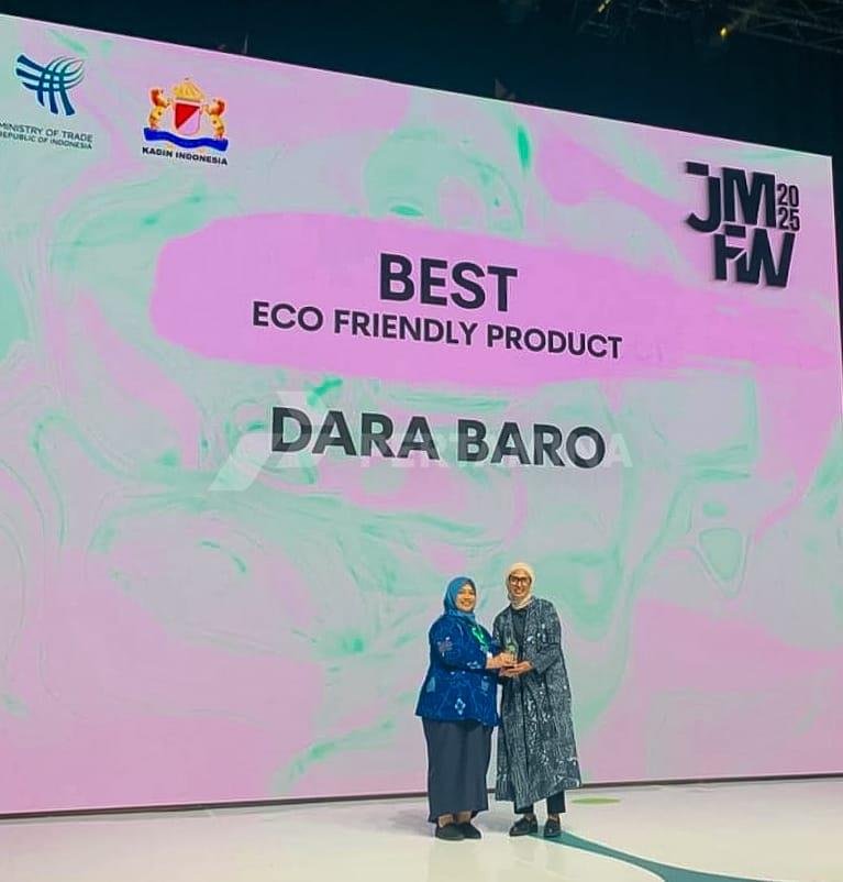 UMKM Dara Baro Binaan Pertamina Raih Penghargaan Predikat Best Eco Friendly Product di JMFW 2024