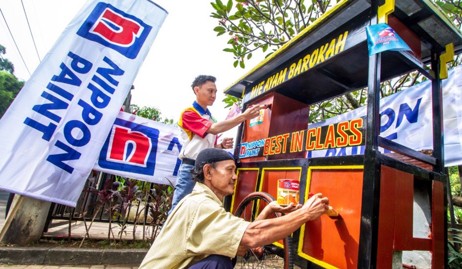 CSR Gerobak Nusantara: Nippon Paint Percantik Gerobak UMKM di Bulan Ramadan