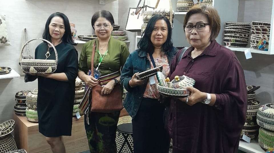 Sambut Hari Suci di Bali, UMKM Inovatif Hadirkan Wadah Bunga dari Batok Kelapa yang Ramah Lingkungan