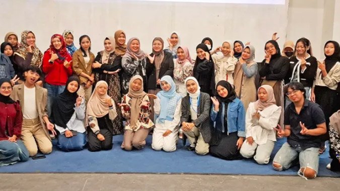 UM Malang Latih UMKM Fashion Kembangkan Desain Digital dengan Ibis Paint dan AI