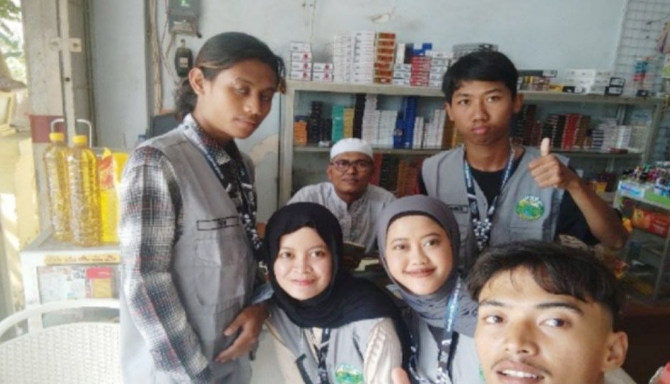 Mahasiswa KKN UTM Bangkalan Dukung UMKM Pamekasan Go Digital Lewat Pendampingan QRIS