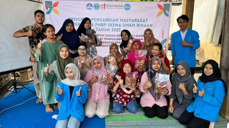 Polije Dukung UMKM Kerupuk Bawang MJT Nganjuk Lewat Teknologi dan Digital Marketing